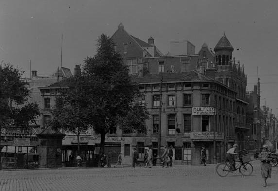 Het gebouw van het Rotterdamsch Nieuwsblad aan het Slagveld in 1926. 
