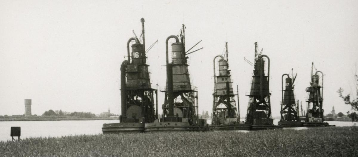 Elevators van de GEM bij Lekkerkerk in 1944. 