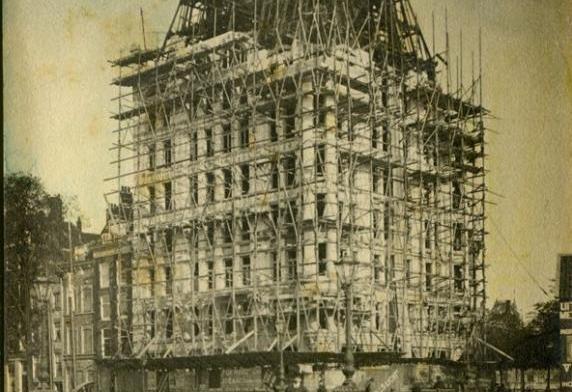 Foto van het Witte Huis in aanbouw, 1875-1920.