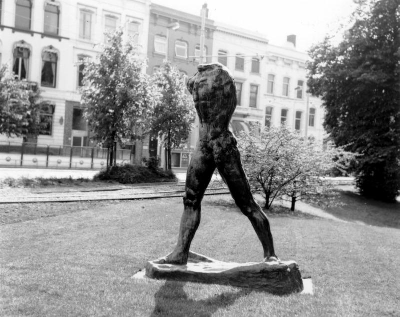 Standbeeld van Rodin: "l'homme qui marche". Collectie 4100 nummer 8435-01-1. Foto door Lex de Herder