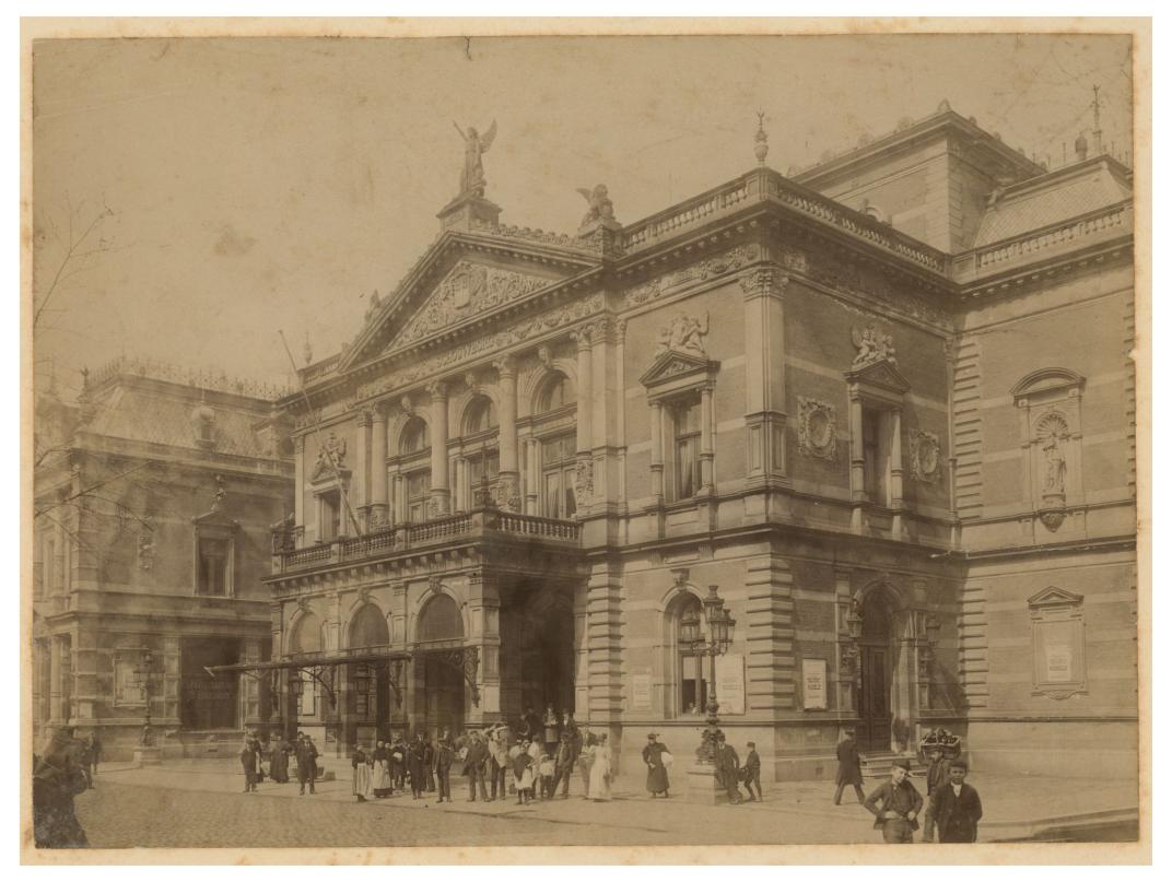 De Groote Schouwburg aan de Aert van Nesstraat, ca. 1890.
