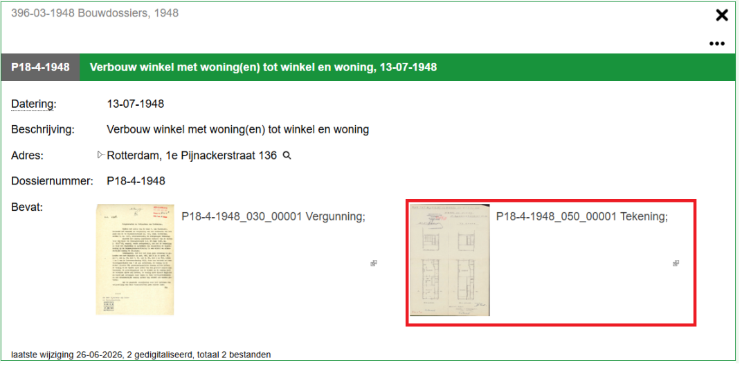 De afbeelding laat een beschrijving van een bouwdossier zien met twee gedigitaliseerde documenten.