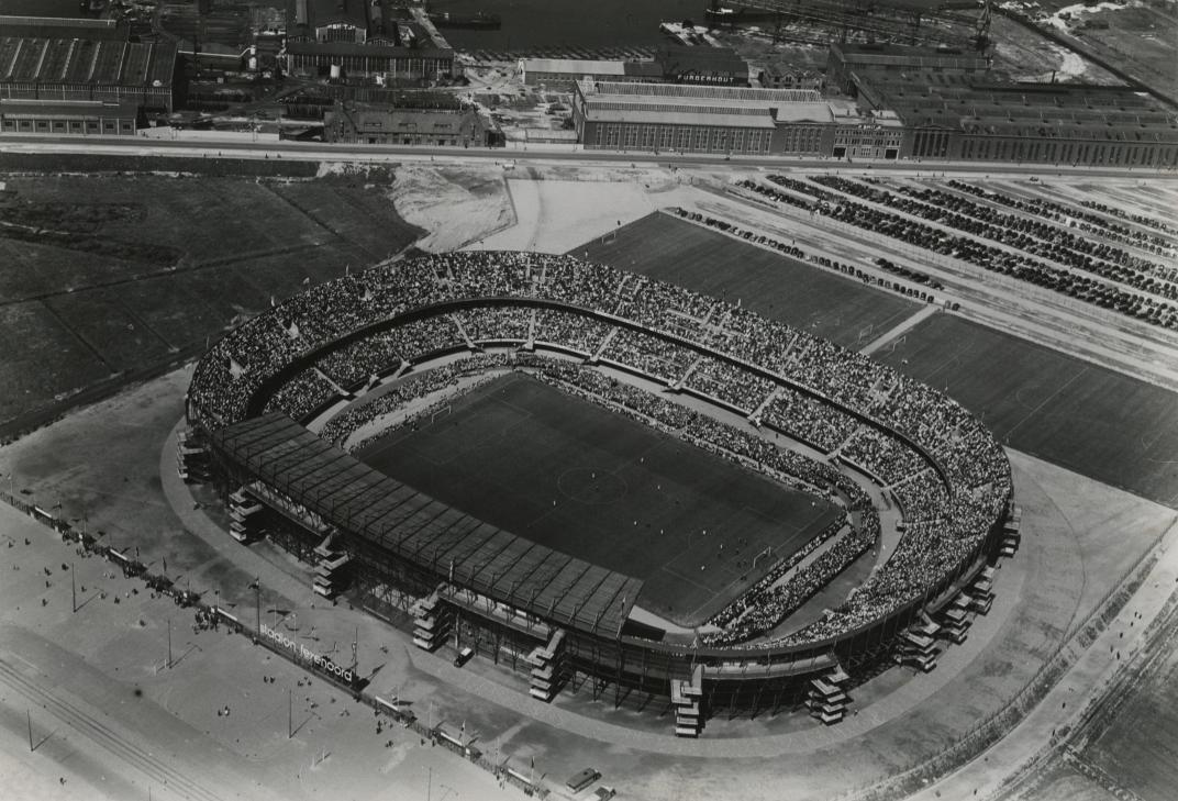 kijkje-in-de-keuken-Daniel-Luchtfoto-Stadionweg.jpg