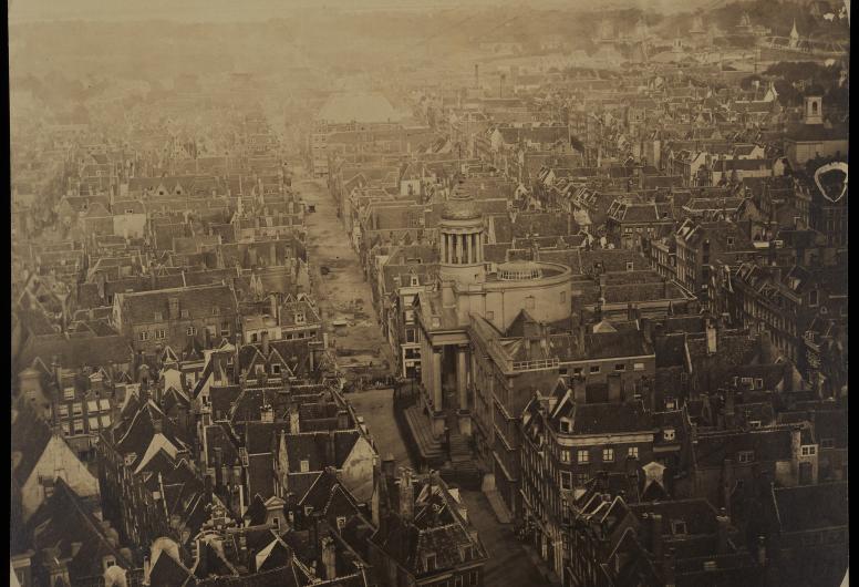 Gezicht op het oostelijk deel van de stad vanaf de Sint-Laurenstoren.