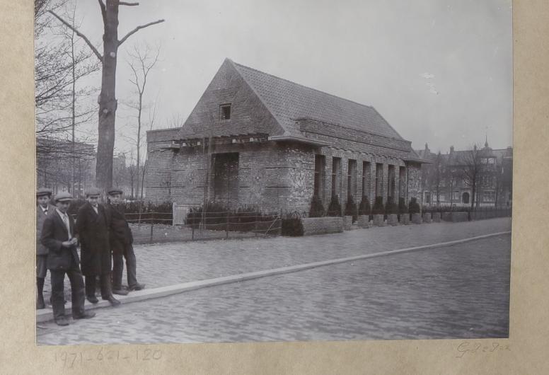 Het pas gereedgekomen rioolgemaal aan de Heemraadsplein