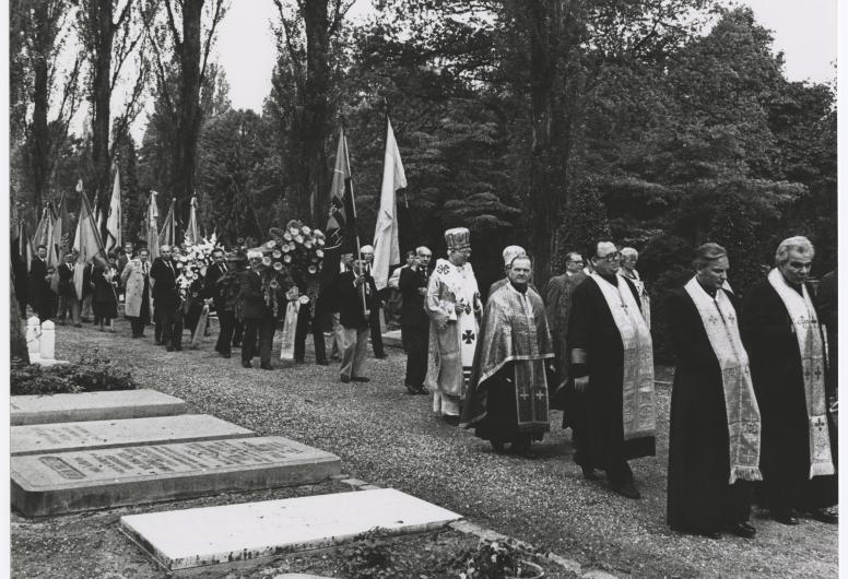 Herdenking op 23 mei 1988 van de moord op Yevhen Konovalec. Foto: Lex de Herder, collectie 4180, nummer 4-232-107.