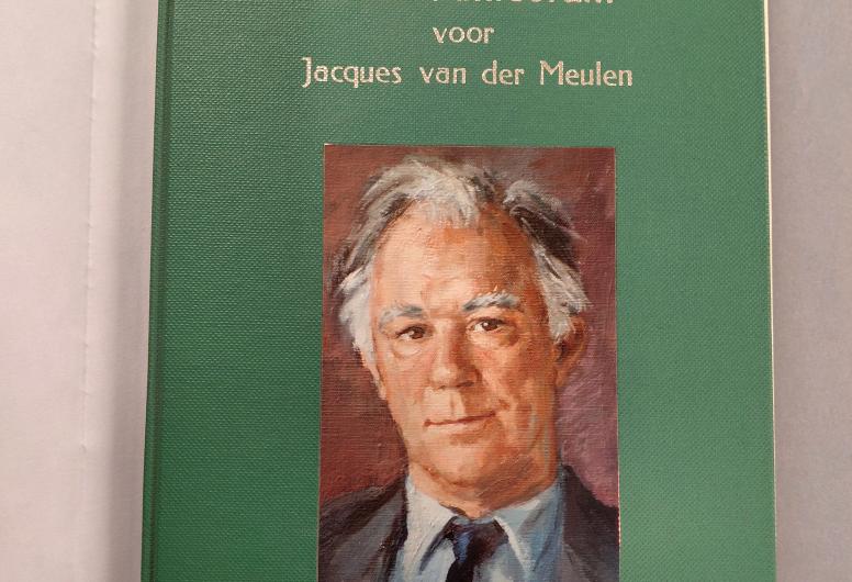 Vriendschaps- en afscheidsbundel voor JC van der Meulen met een portret schilderij van hem als kaft