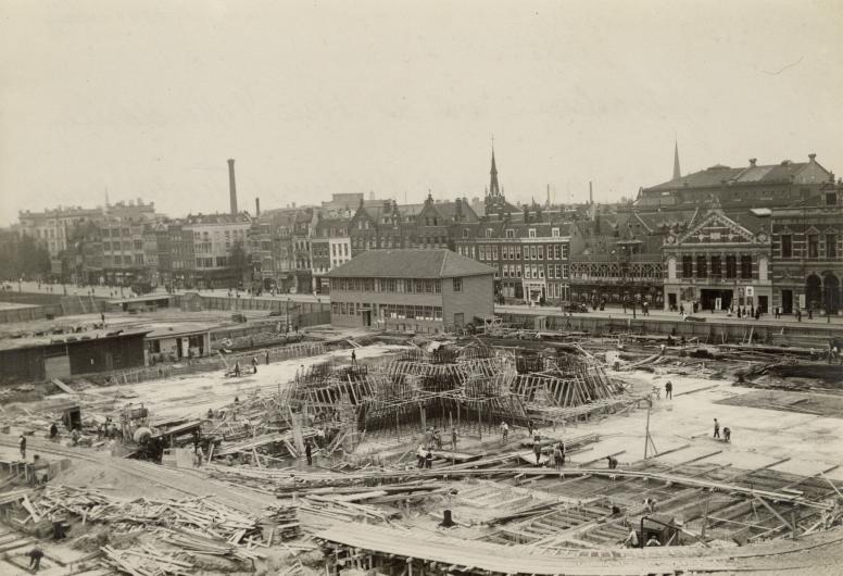 De bouwplaats in 1915