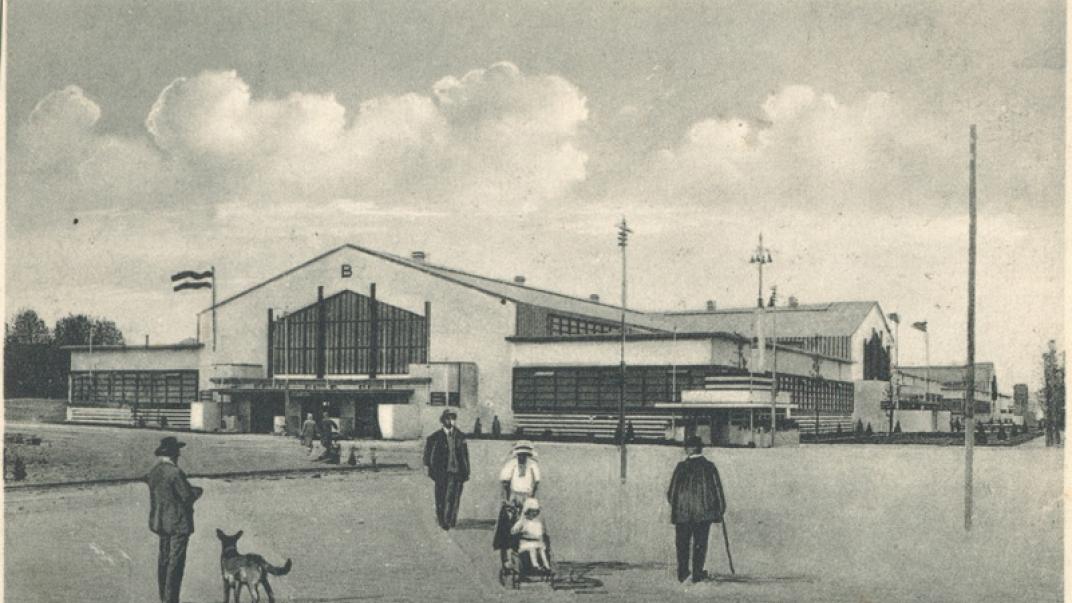 De hallen van het Nederlandsche Nijverheidstentoonstelling (Nenijto) van 26 mei - 15 september 1928.