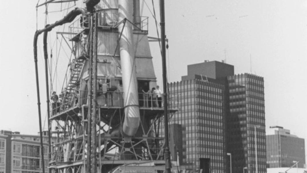 Graanelevator bij Maritiem museum. Collectie 4100_2005-9914-tm-9917-01.